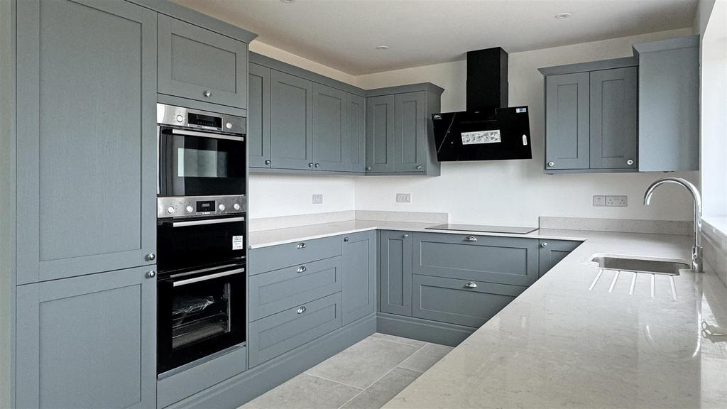 Kitchen 1.jpg