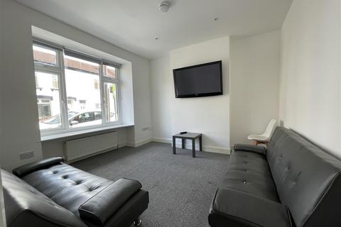 6 bedroom end of terrace house for sale, Swan Road, Gloucester