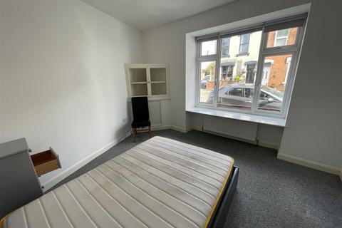 6 bedroom end of terrace house for sale, Swan Road, Gloucester