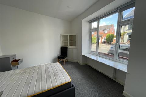 6 bedroom end of terrace house for sale, Swan Road, Gloucester