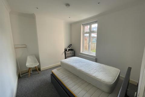 6 bedroom end of terrace house for sale, Swan Road, Gloucester