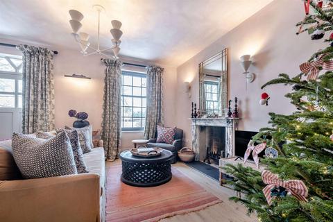 6 bedroom country house to rent, The Bank, Stourton CV36