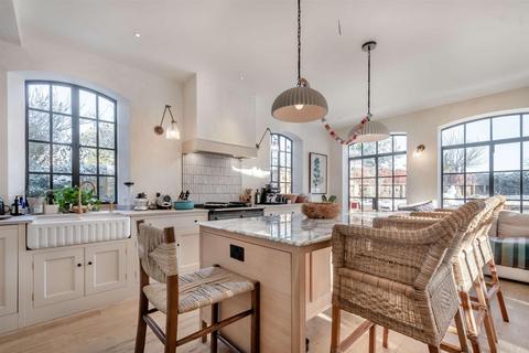 6 bedroom country house to rent, The Bank, Stourton CV36