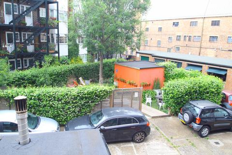 2 bedroom flat to rent, Stockwell Park Walk, London SW9