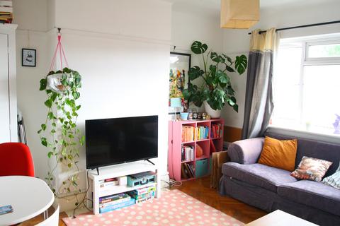 2 bedroom flat to rent, Stockwell Park Walk, London SW9