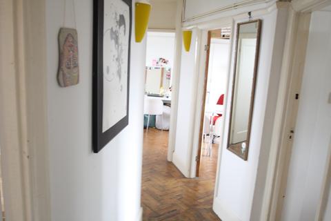 2 bedroom flat to rent, Stockwell Park Walk, London SW9