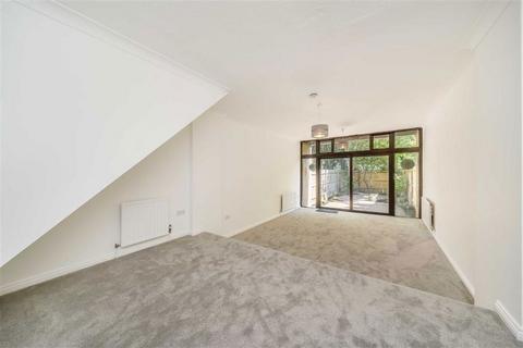 2 Sycamore Way, Teddington, TW11 9QQ
