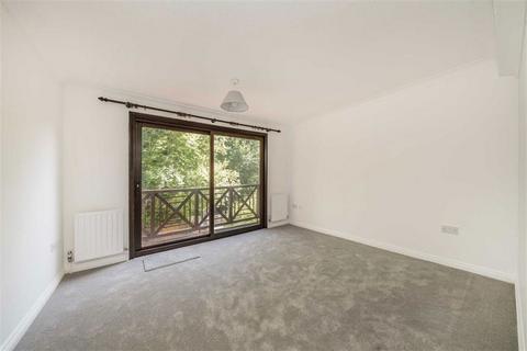 2 Sycamore Way, Teddington, TW11 9QQ