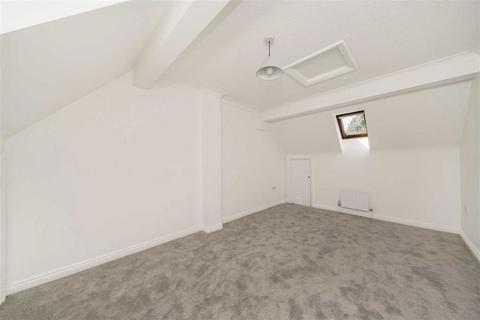 2 Sycamore Way, Teddington, TW11 9QQ