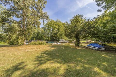 2 Sycamore Way, Teddington, TW11 9QQ