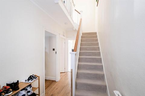 undefined, The Avenue, Highams Park