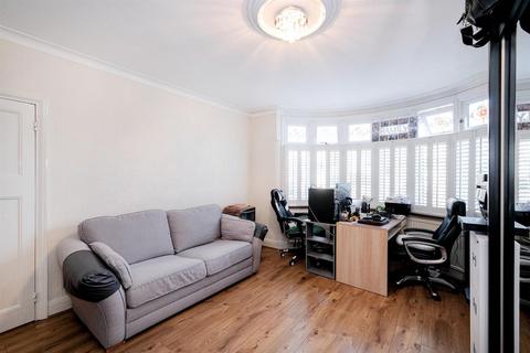 undefined, The Avenue, Highams Park