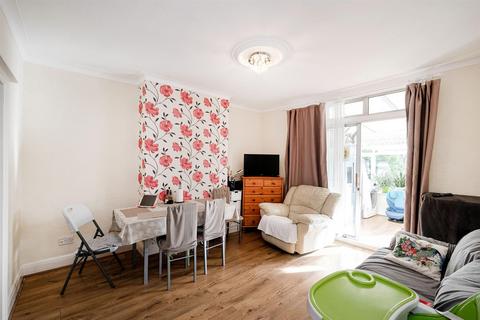undefined, The Avenue, Highams Park