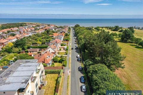 2 bedroom apartment for sale, Scalby Mills Road, Scarborough