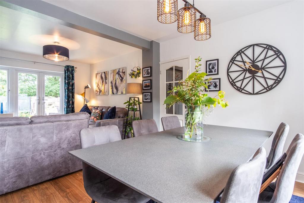 Lounge/Dining Room