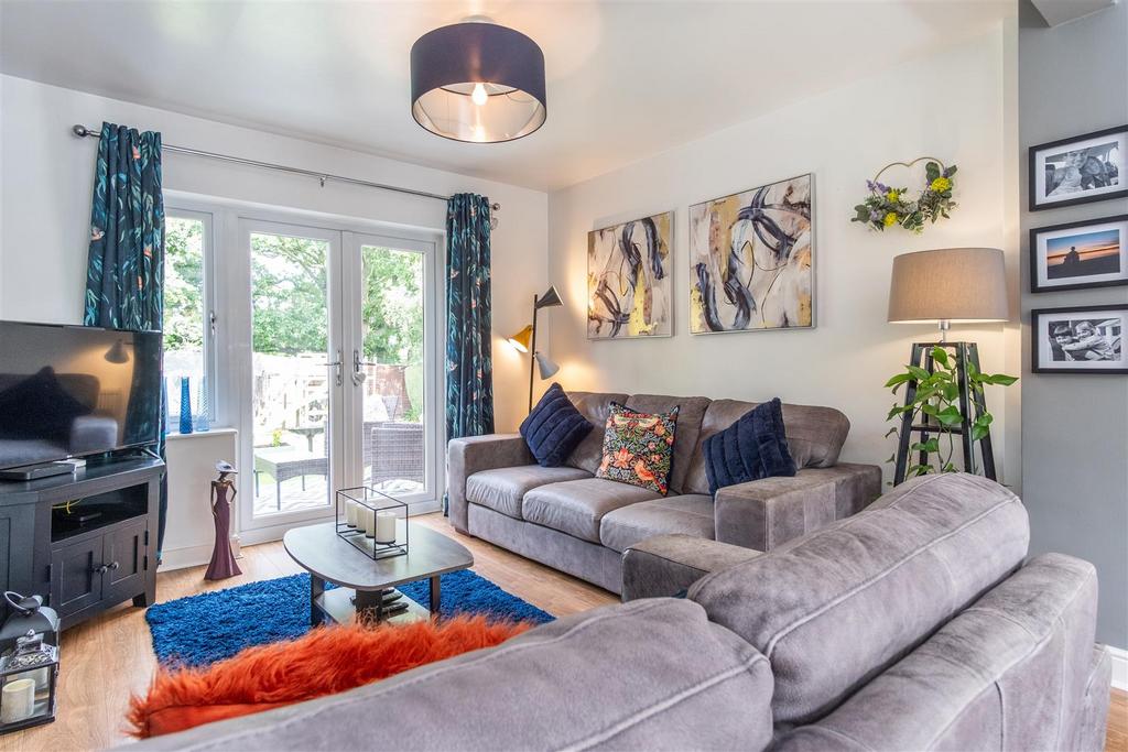 Lounge/Dining Room