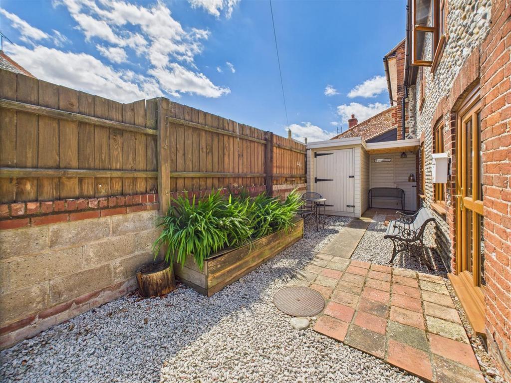 CAM04116 G0-PR0224-STILL021.jpg