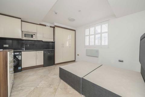 Studio to rent, High Street, London W3