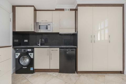 Studio to rent, High Street, London W3