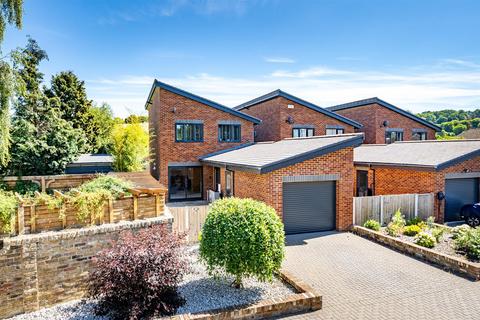 undefined, Harvey Drive, Dagnall, Hertfordshire, HP4 1FR