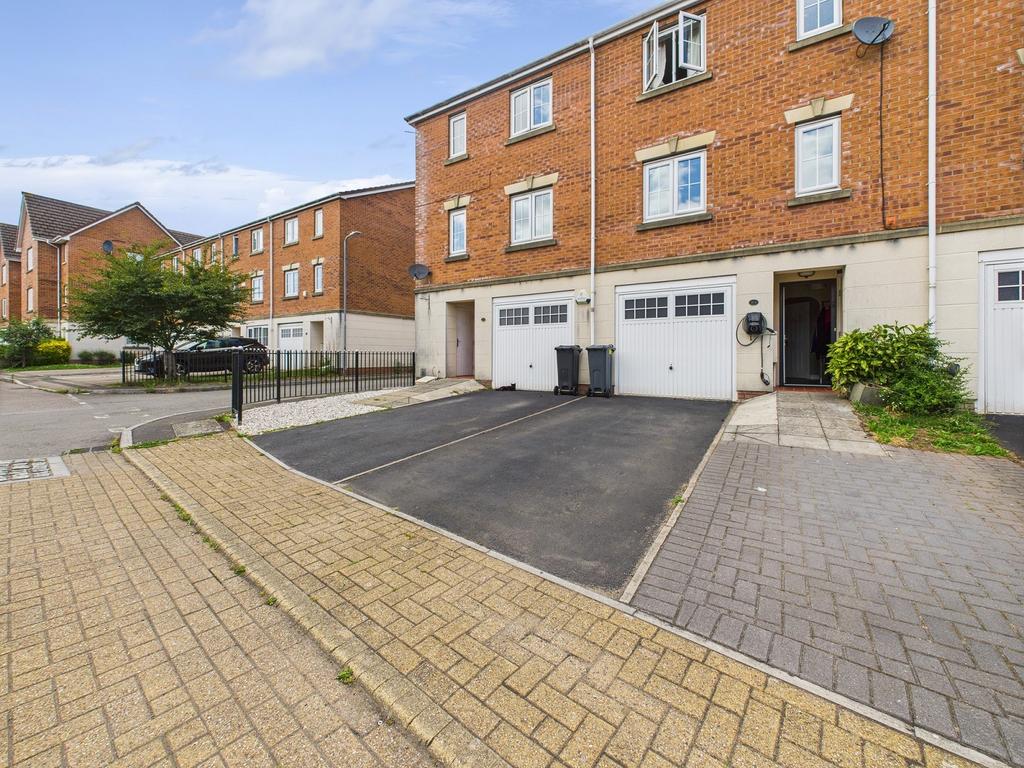 Driveway &amp; Front Entrance