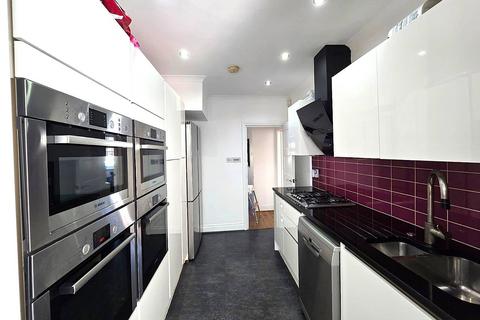 5 bedroom semi-detached house to rent, First Avenue, NW4