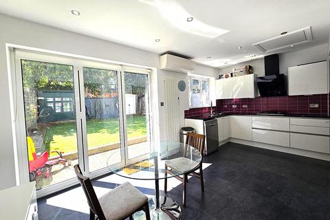 5 bedroom semi-detached house to rent, First Avenue, NW4