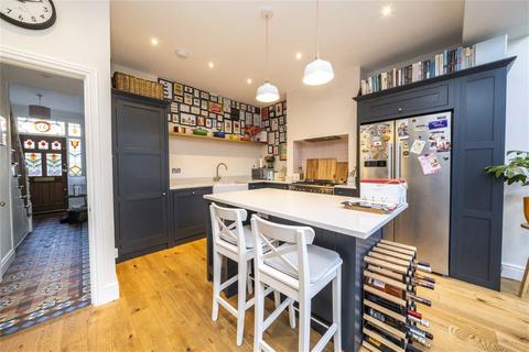 3 bedroom terraced house for sale, Boscombe Road, London SW17