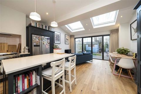 3 bedroom terraced house for sale, Boscombe Road, London SW17