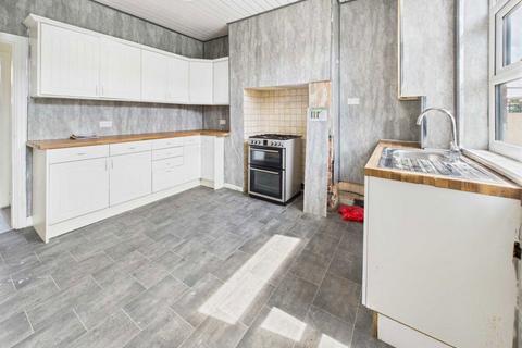 2 bedroom terraced house to rent, Bowman Street, Wakefield, WF1