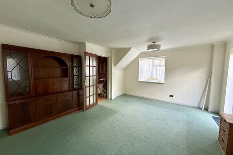 3 bedroom terraced house to rent, Waterhall Close, London E17