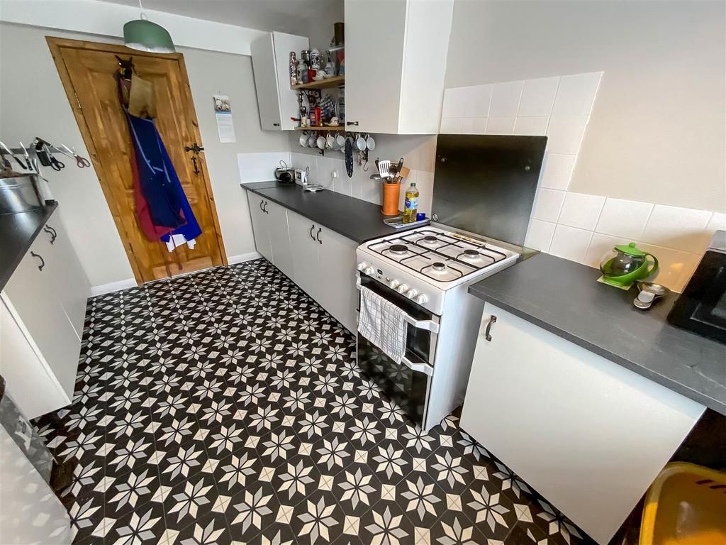 Kitchen (1).jpg