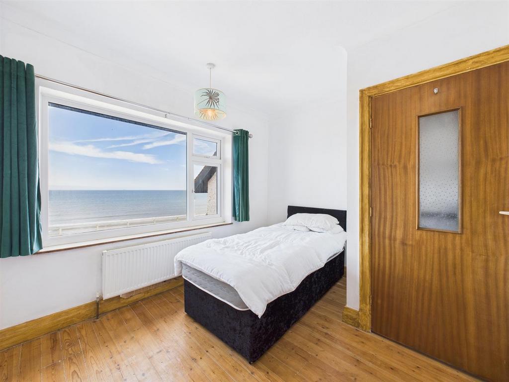 Bedroom: