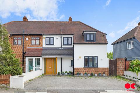 3 bedroom semi-detached house for sale, Parkside Avenue, Romford RM1