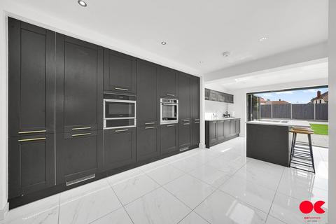 3 bedroom semi-detached house for sale, Parkside Avenue, Romford RM1