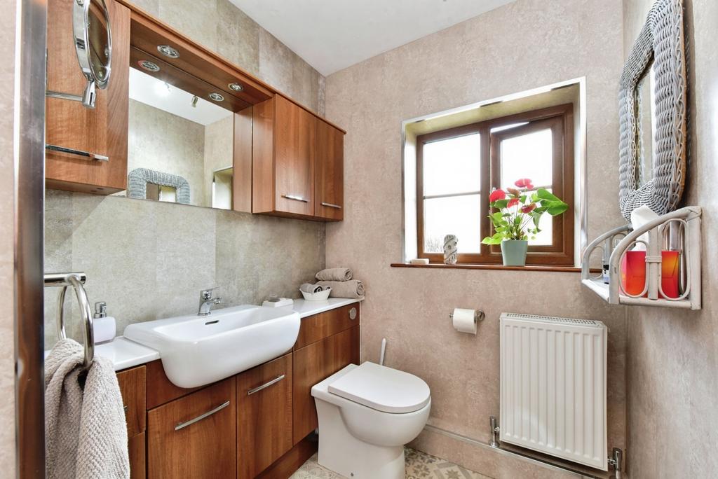 Jack &amp; Jill Bathroom