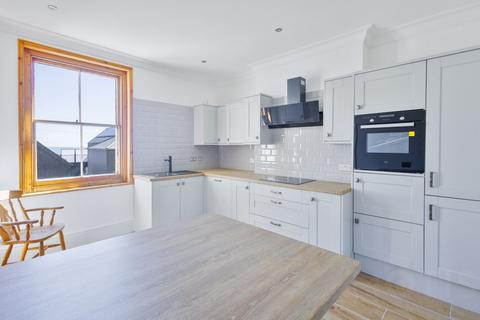 3 bedroom apartment for sale, Sandgate High Street, Sandgate, CT20