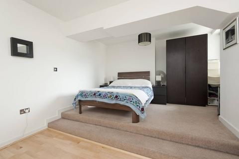 Great West Road, Brentford, TW8