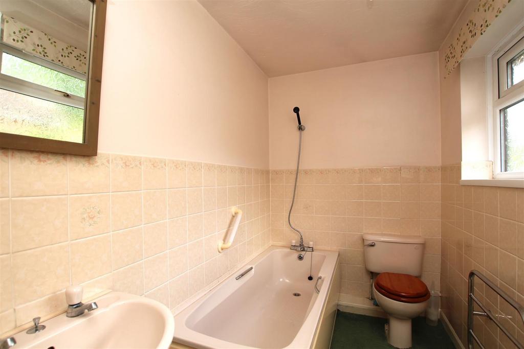Bathroom.JPG