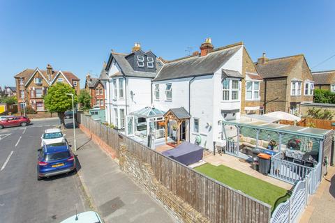 4 bedroom semi-detached house for sale, Mickleburgh Hill, Herne Bay, CT6