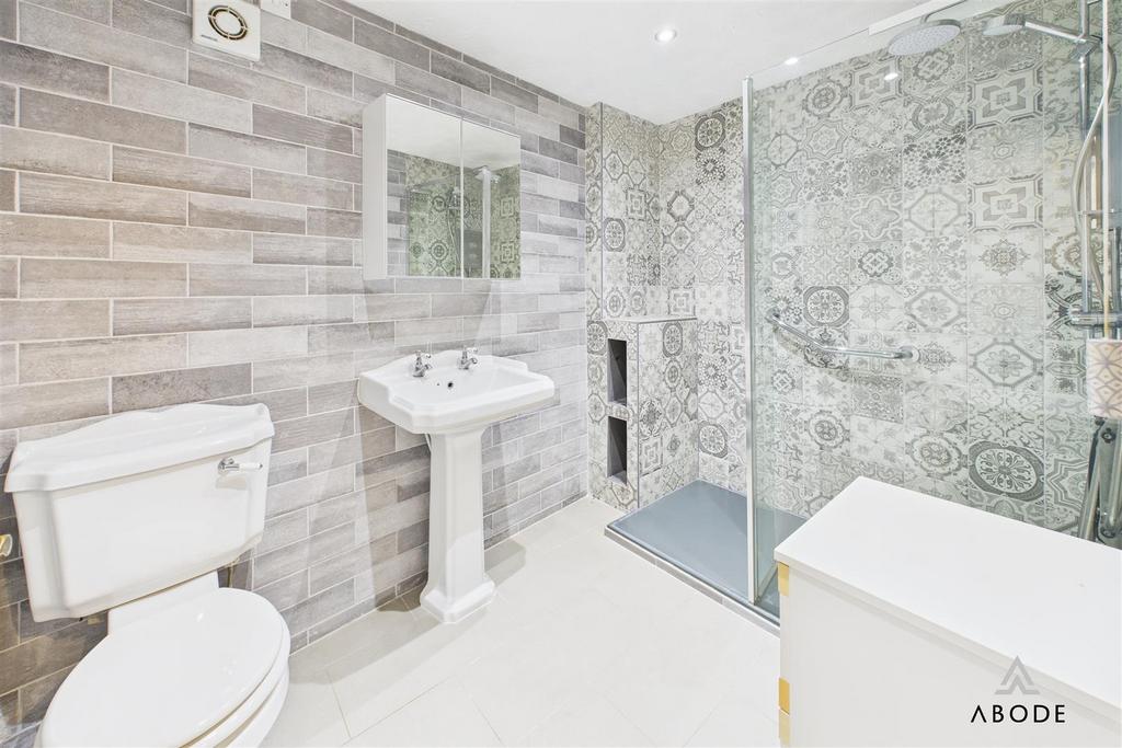 CAM04913 G0-PR0044-STILL010.jpg