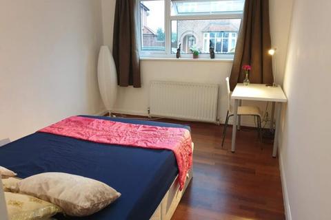 3 bedroom house to rent, Lilac Crescent, Nottingham NG9