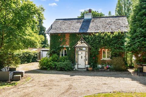 3 bedroom detached house for sale, Church Lane, Headley