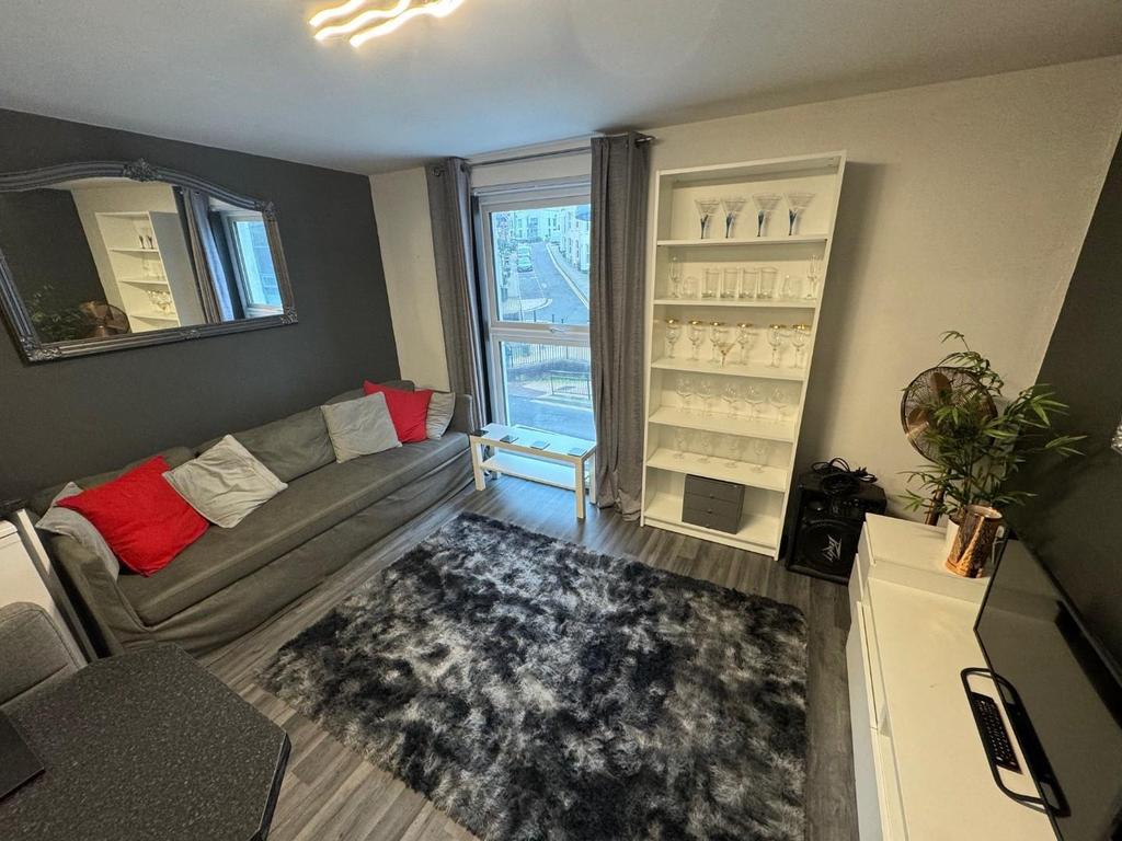 Living room 2.jpg