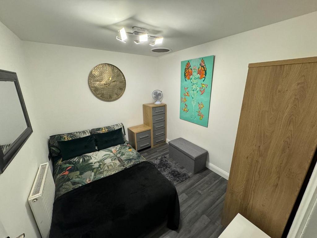 Second bedroom.jpg