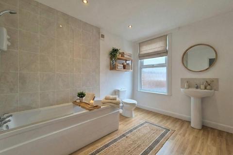 2 bedroom terraced house to rent, Byrom Street, Altrincham