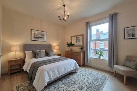 2 bedroom terraced house to rent, Byrom Street, Altrincham