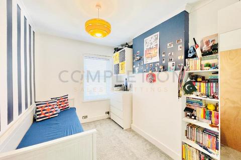 5 Grove Road, Chingford, London, E4 9SX