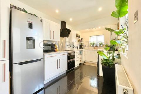 5 Grove Road, Chingford, London, E4 9SX
