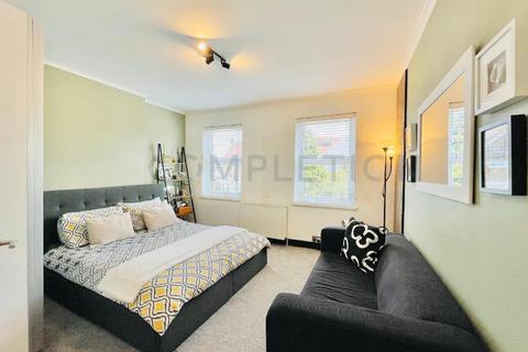 5 Grove Road, Chingford, London, E4 9SX
